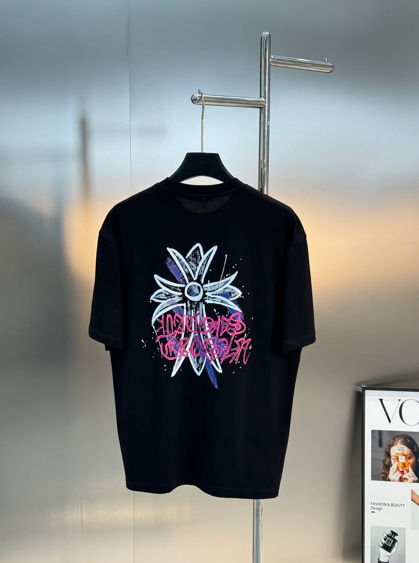 🅿️190 Top-notch looks *Croxin 25s new T-shirt. Same style for men and women! The classic cross shape is responsible for the good looks. The visual effect of the combination of personalized graphics and letters is quite unique! ! ! The sensory effect presented is naturally explosive... The 230g pure cotton fabric is selected. It is comfortable and soft. Its delicacy and comfort performance are also in place, creating an extraordinary wearing experience! Color: Black. White. Size: S-XXL (L is recommended for 175/145 pounds)